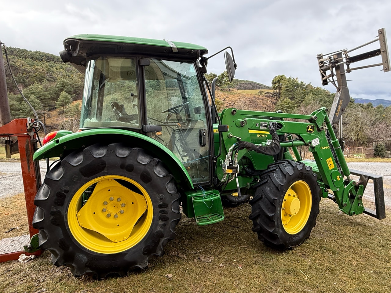 Tracteur chargeur JOHN DEERE 5075E - photo slide 2