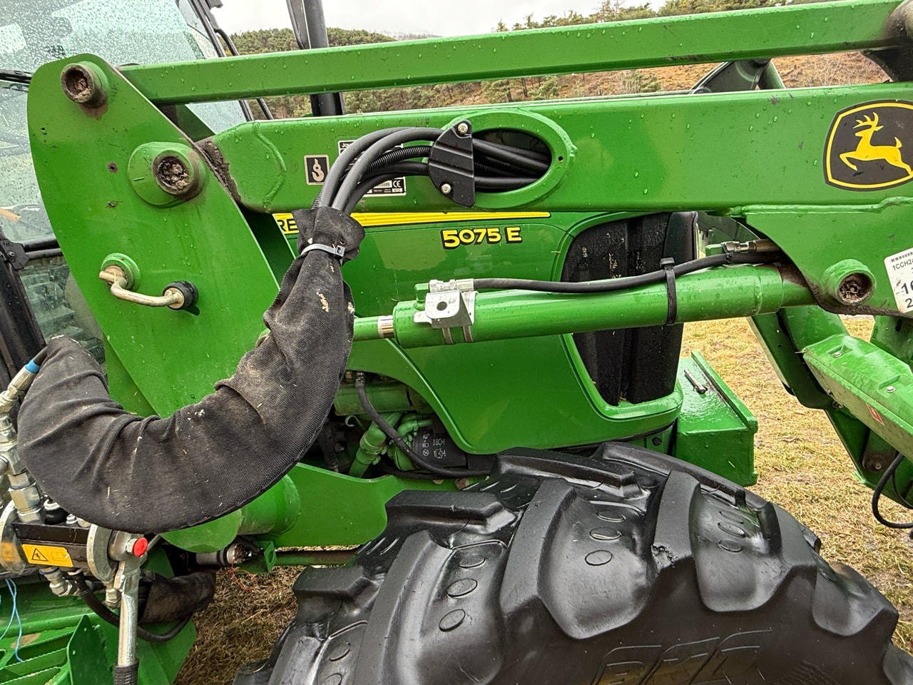 Tracteur chargeur JOHN DEERE 5075E - photo slide 4