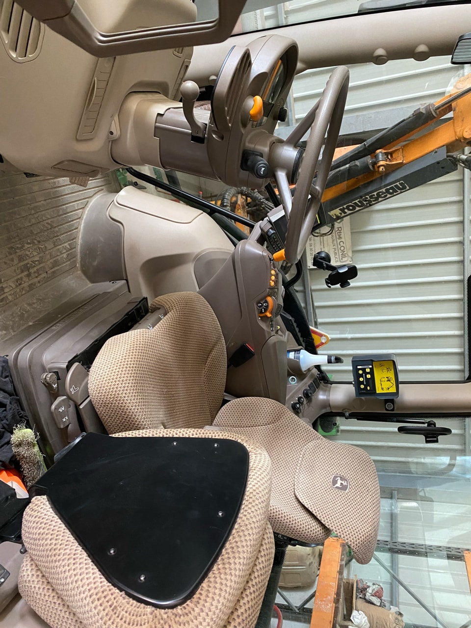 Tracteur JOHN DEERE 6155R - photo slide 9