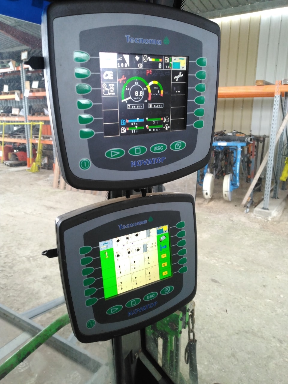 Tracteur enjambeur TECNOMA T140 EVO - photo slide 12