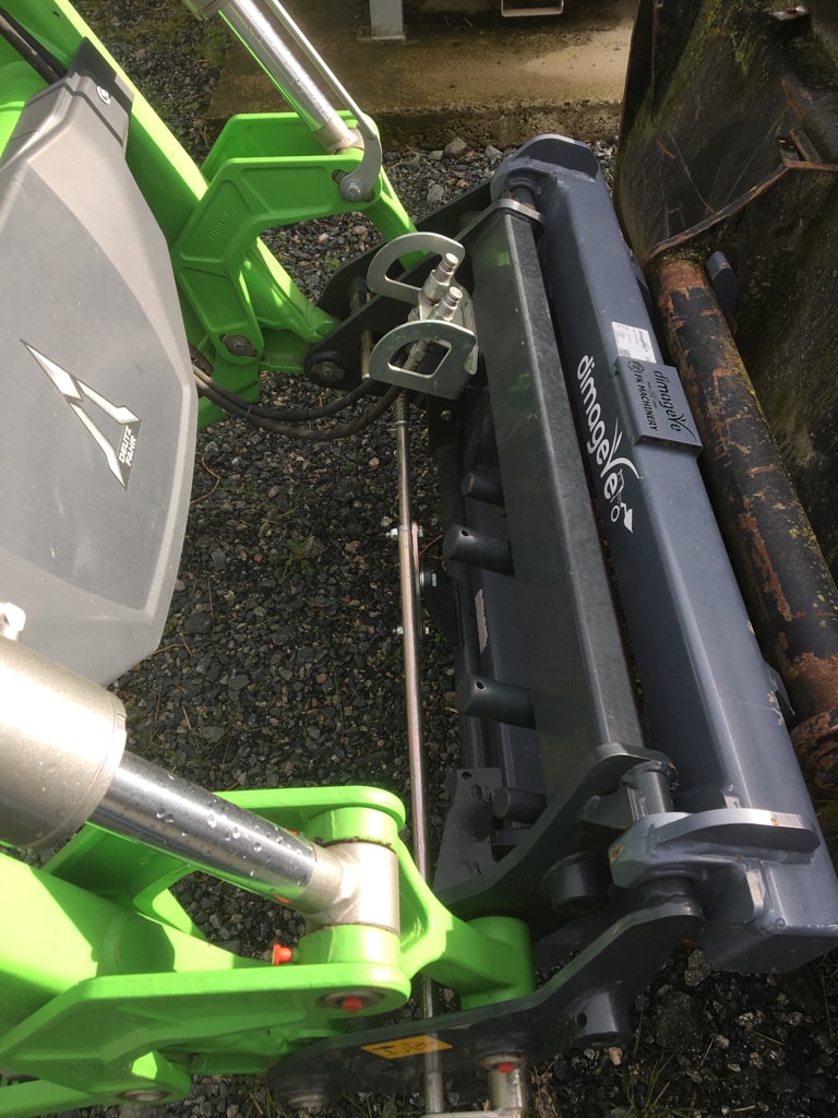 Tracteur chargeur DEUTZ FAHR 6165.4 AGROTRON TTV - photo slide 6
