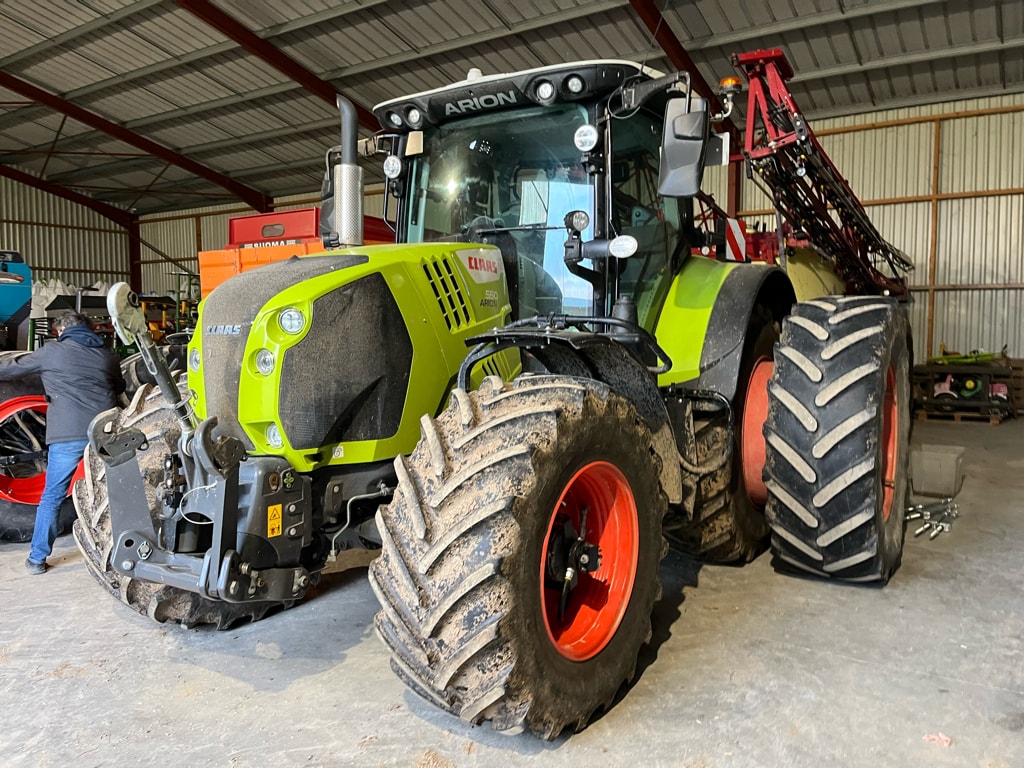 Tracteur CLAAS ARION 550 - photo slide 1