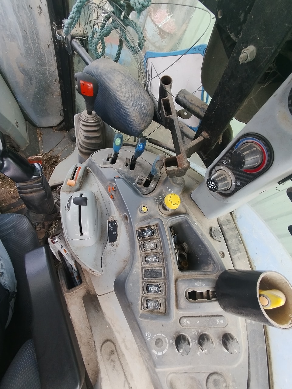 Tracteur chargeur NEW HOLLAND T5.100 EC - photo slide 4
