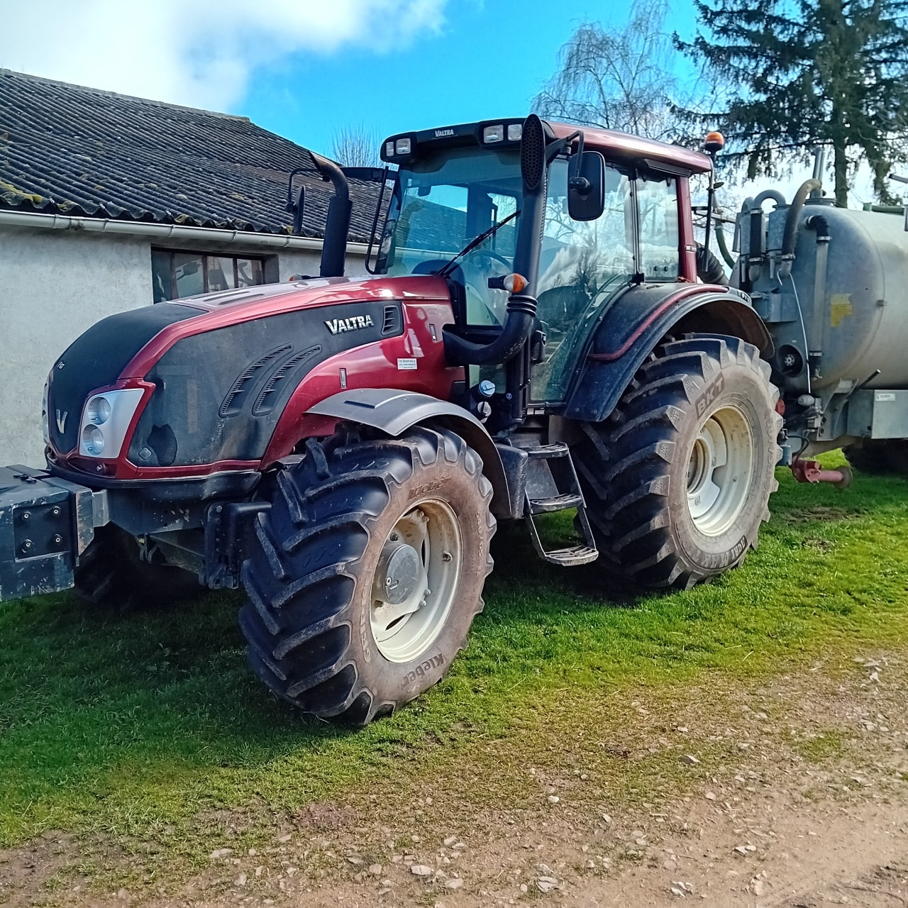 Tracteur VALTRA T 133 HITECH - photo slide 1