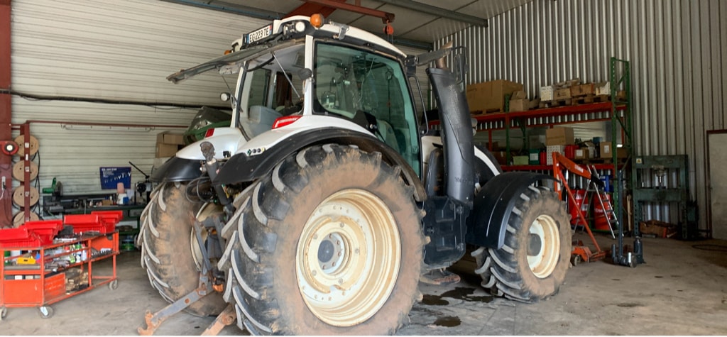 Tracteur chargeur VALTRA T 214 DIRECT - photo slide 7
