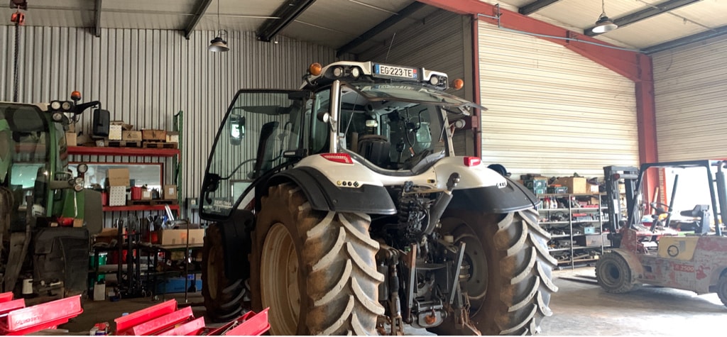 Tracteur chargeur VALTRA T 214 DIRECT - photo slide 8