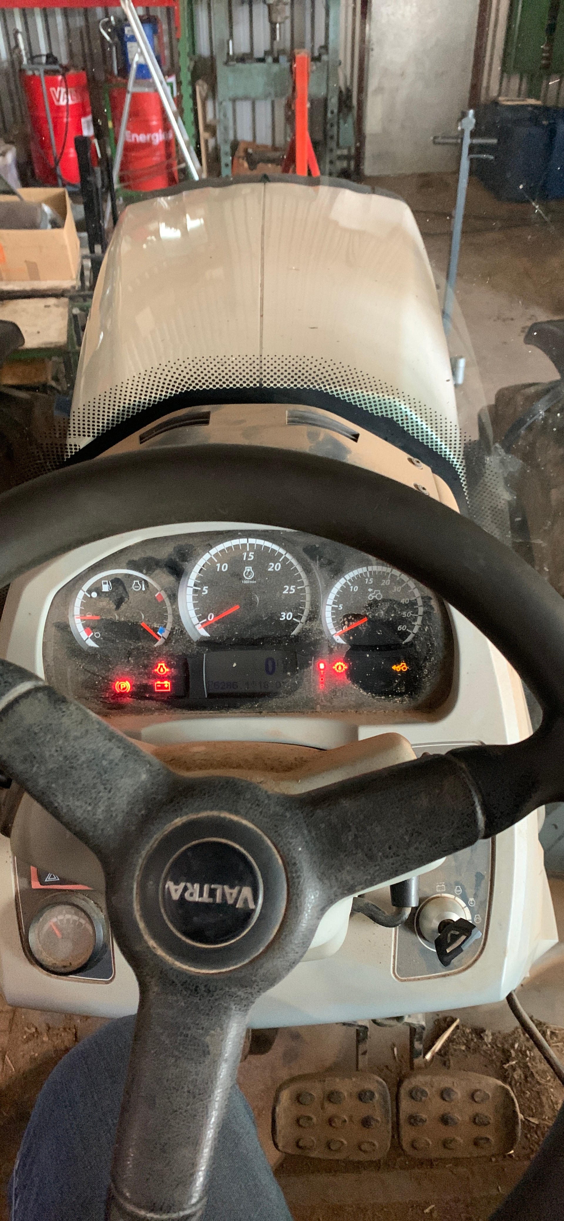 Tracteur chargeur VALTRA T 214 DIRECT - photo slide 15