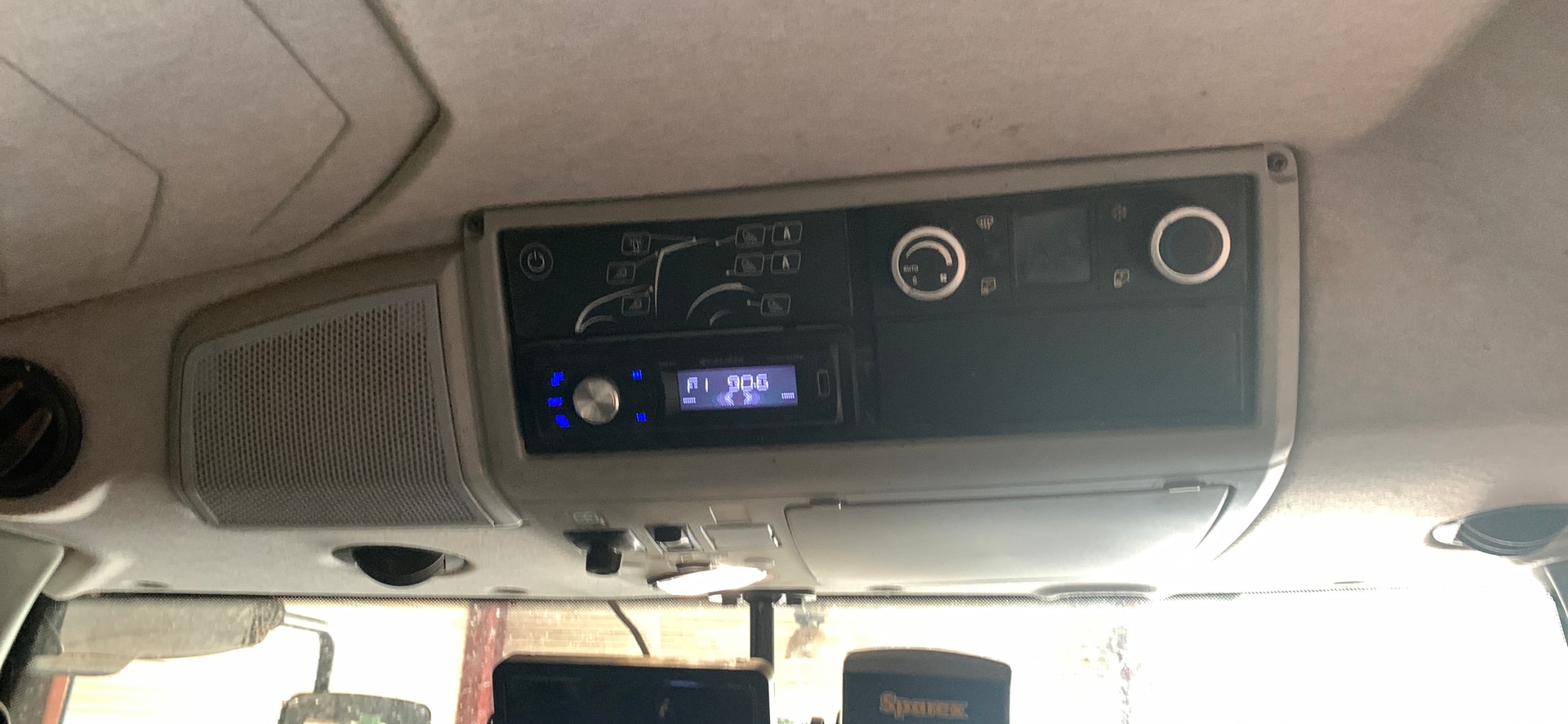 Tracteur chargeur VALTRA T 214 DIRECT - photo slide 14