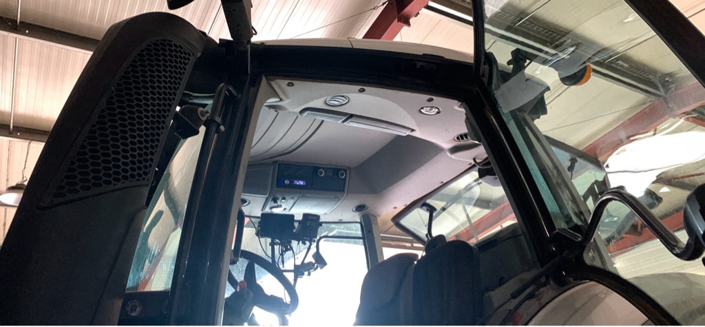 Tracteur chargeur VALTRA T 214 DIRECT - photo slide 9