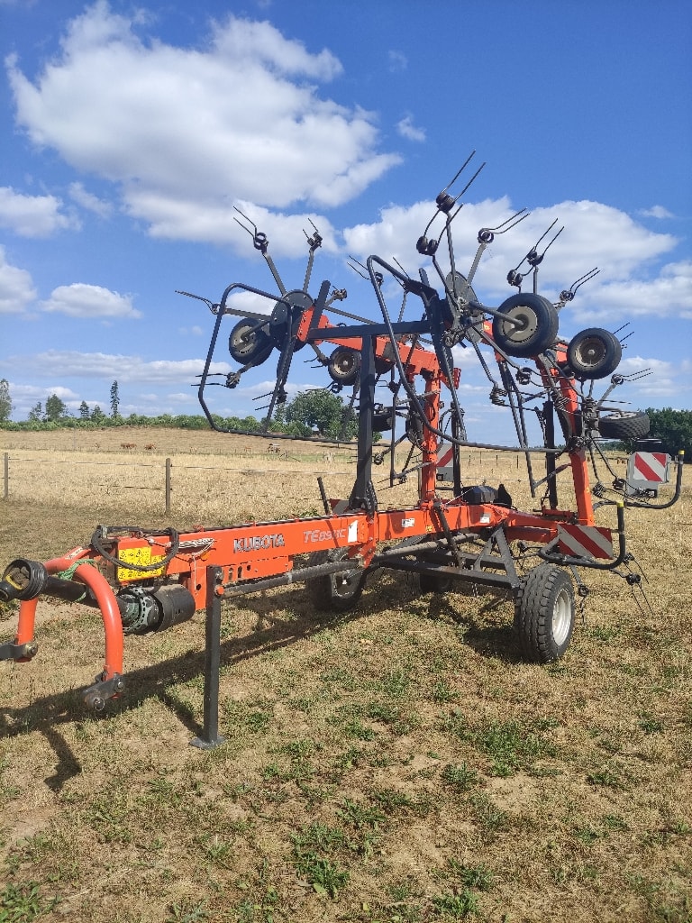 Faneuse KUBOTA TE8511C - photo slide 1