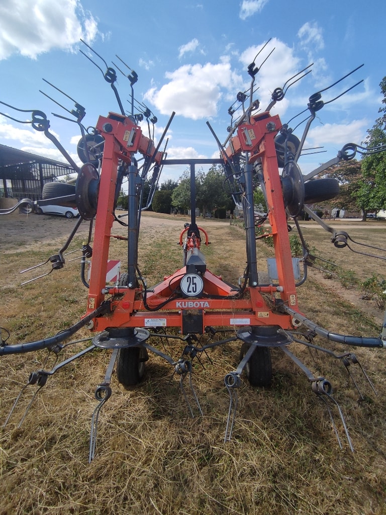 Faneuse KUBOTA TE8511C - photo slide 5