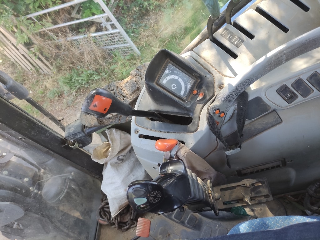 Tracteur chargeur NEW HOLLAND T6.120 - photo slide 14