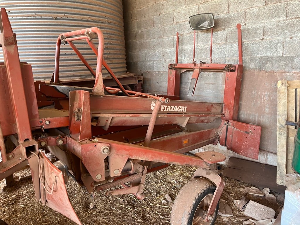 Presse moyenne densite FIAT Hesston 4600 - photo slide 5