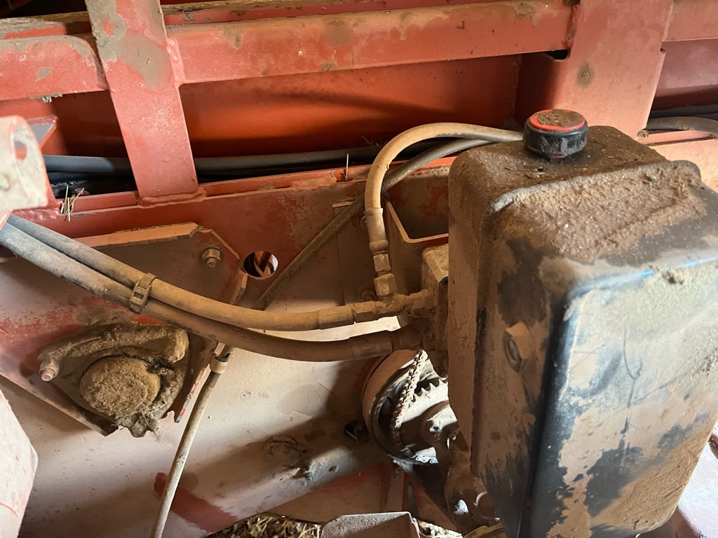 Presse moyenne densite FIAT Hesston 4600 - photo slide 12